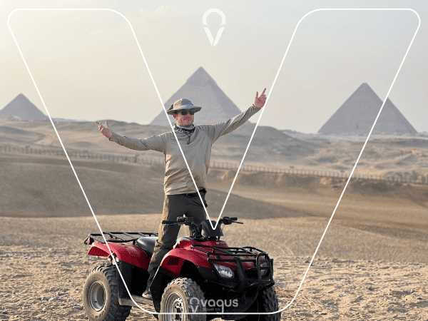 Por las Pirámides, en un safari en quad por el desierto de Giza.