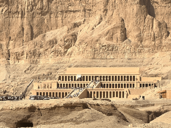 Temple of Queen Hatshepsut in Luxor private Vagus tour