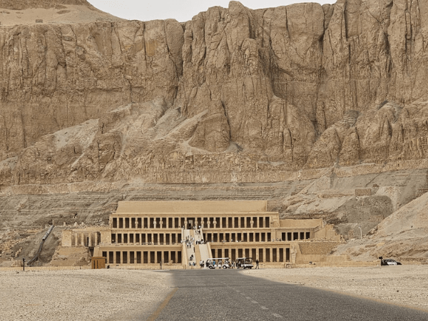 Cosa rende il tempio di Hatshepsut una delle meraviglie più affascinanti dell'Egitto?
