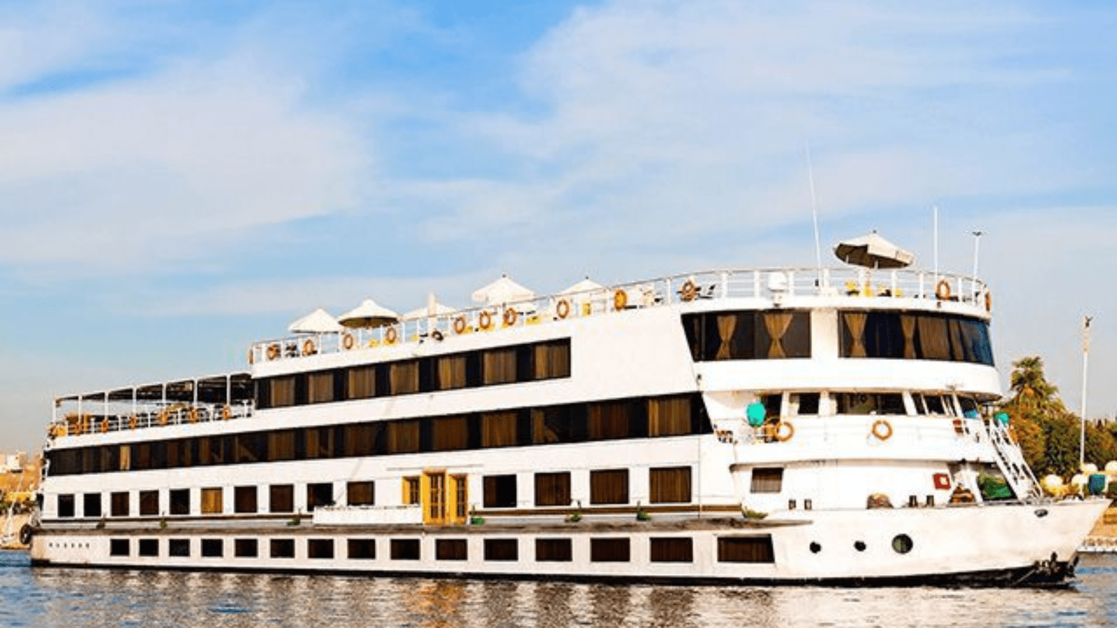 Nile Cruise: Luxury Meets History on Egypt’s Timeless River . banner
