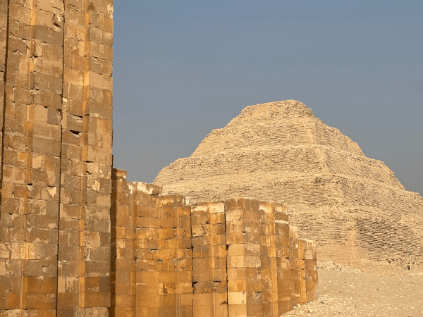 جولة مصر القديمة لكبار الشخصيات: عجائب الجيزة وتراث سقارة