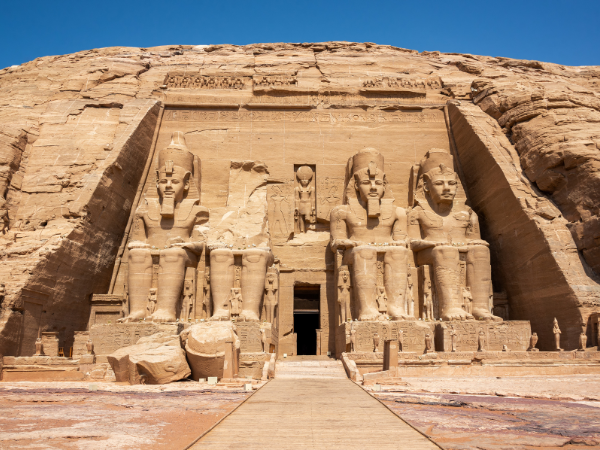 Visita el Templo de Ramsés el Grande.